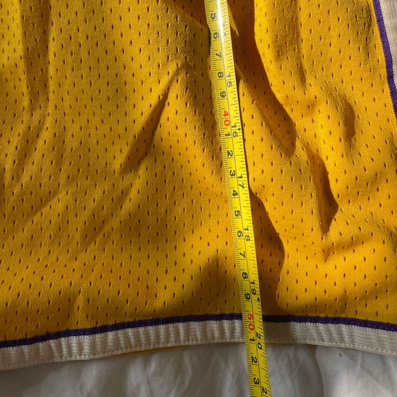 Nike Lakers shorts - Picture 3 of 5